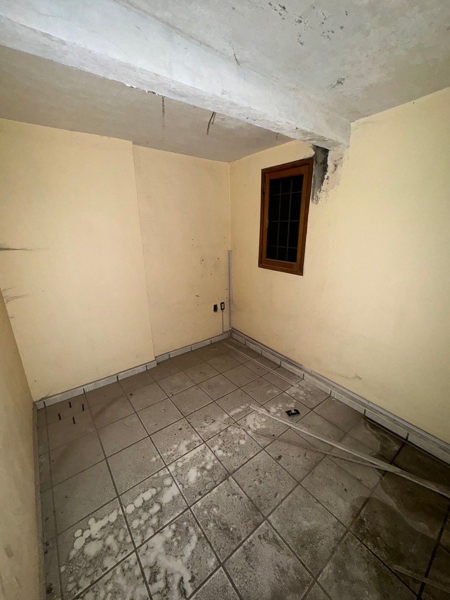 bodega Comercial de 300 m² con 2 Oficinas en Venta en Artesanos