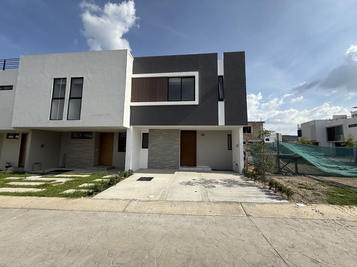 House for Sale in Coto Zapata, Adamar - foto 1
