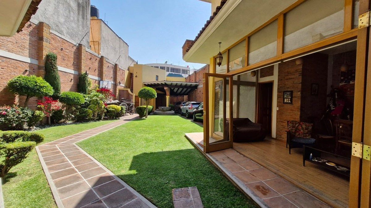 Exclusive House with Garden in Horizontal Condominium with 24-Hour Security - foto 1