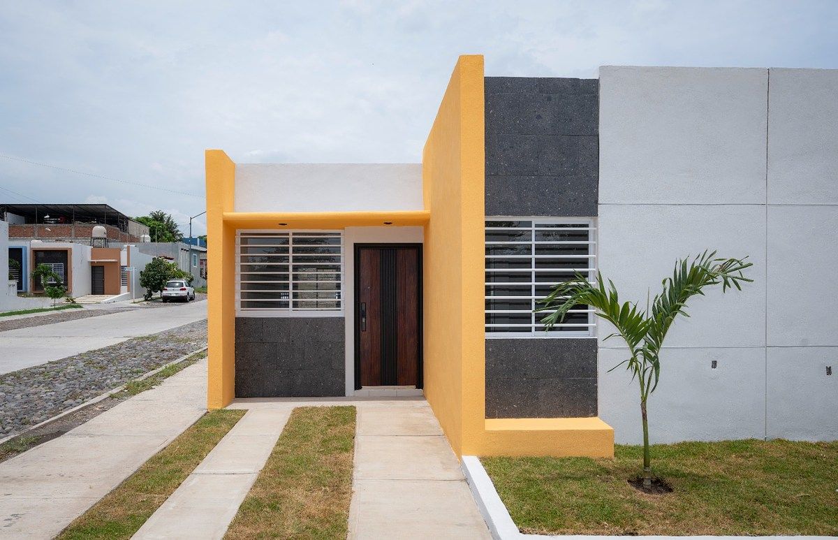 Sunflower House in Milenio III, Colima — 2 bedrooms and garden