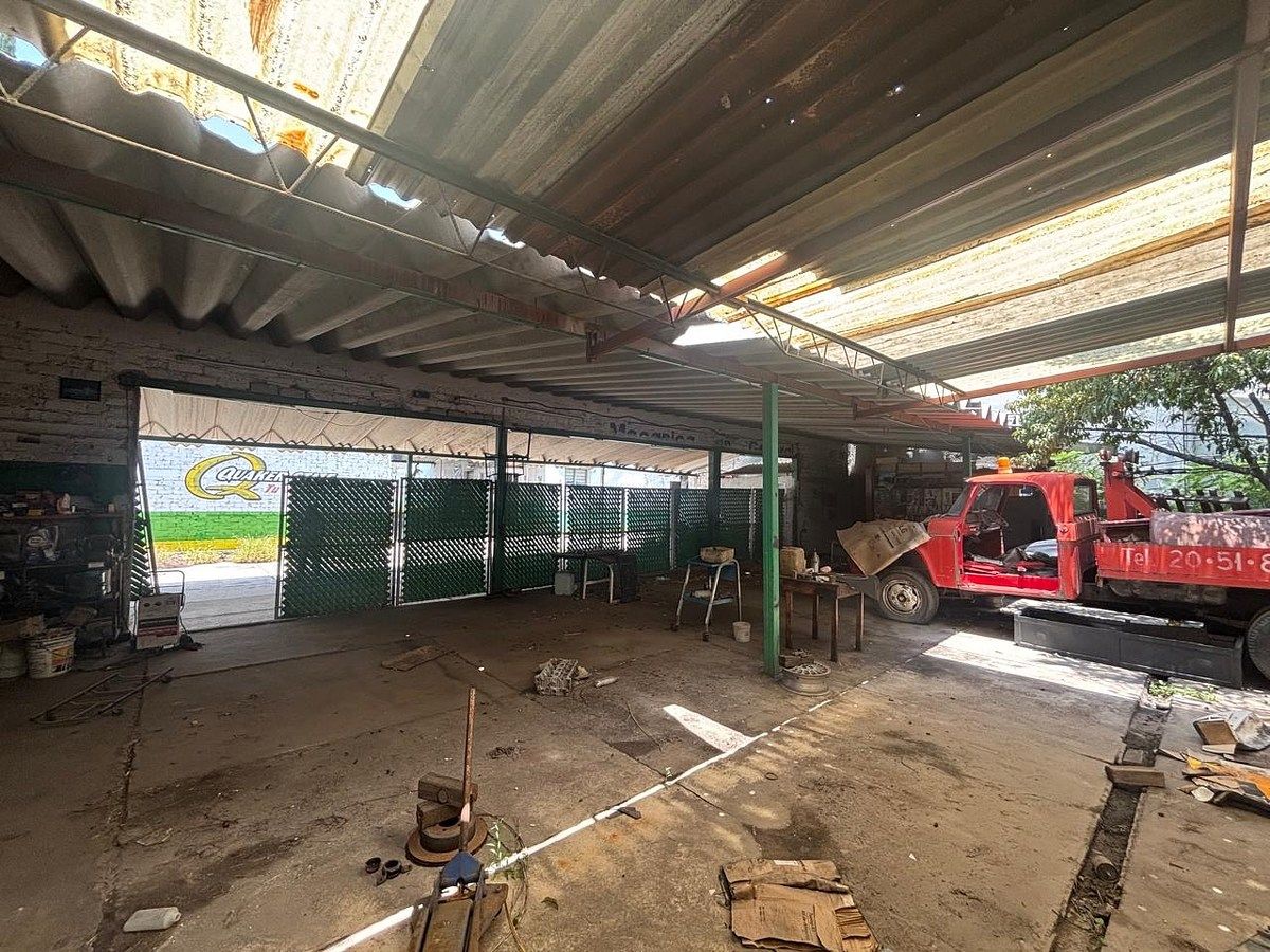 Land / Commercial Warehouses for Sale - foto 2
