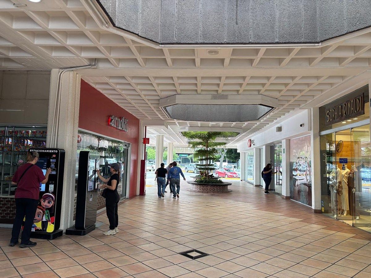 Local en centro comercial en Ciudad Del Sol, Zapopan, foto 7 de 11