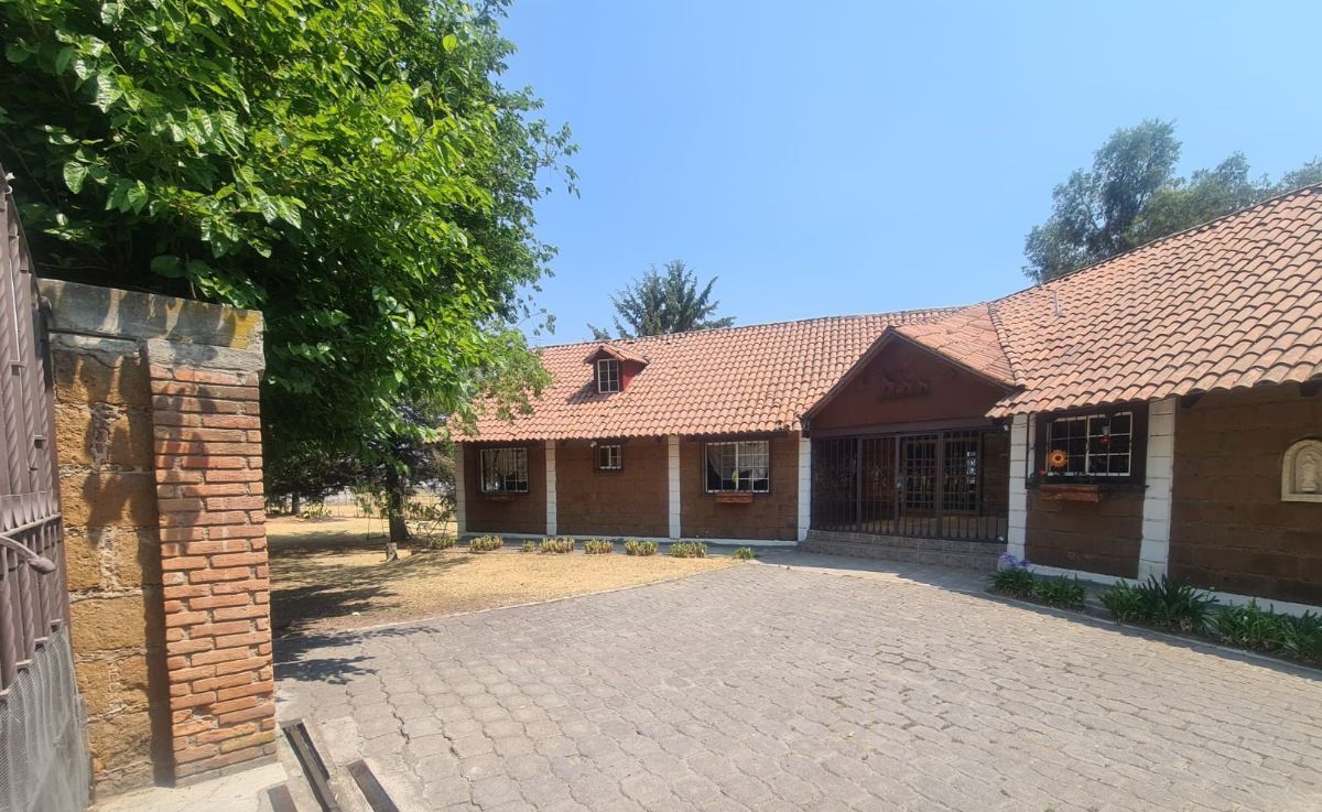 HOUSE FOR SALE CACALOMACÁN - foto 1