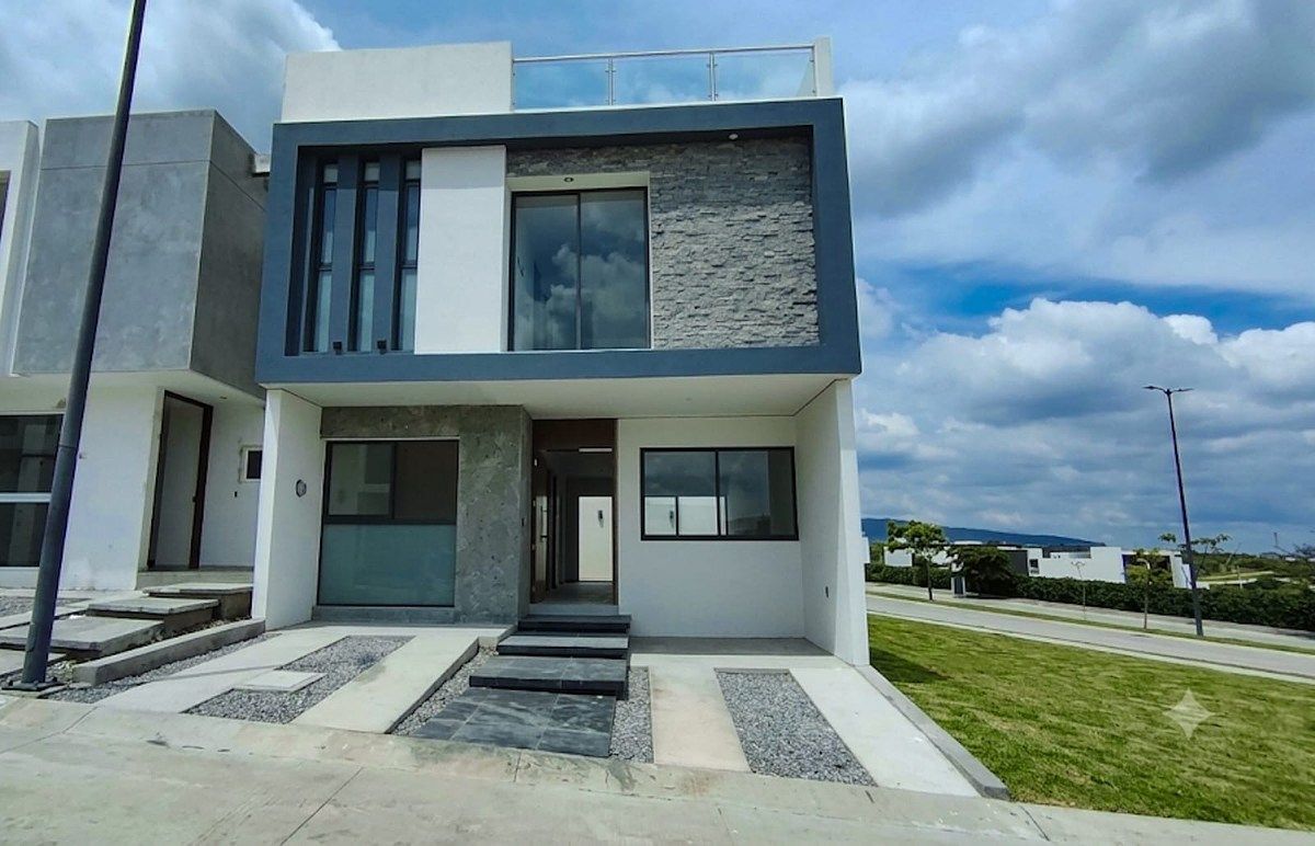 SALE OF NEW HOUSE WITH ROOF TOP IN SENDEROS DE MONTEVERDE TLAJOMULCO - foto 1