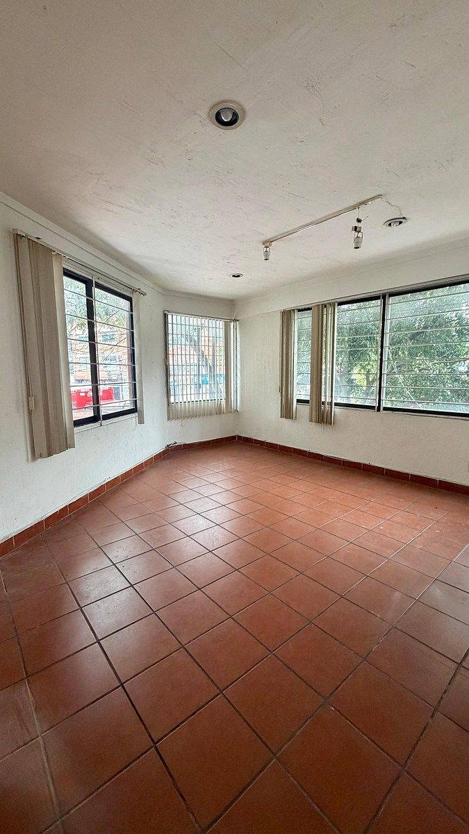 Office with great location on Av. Stim, photo 1 of 6