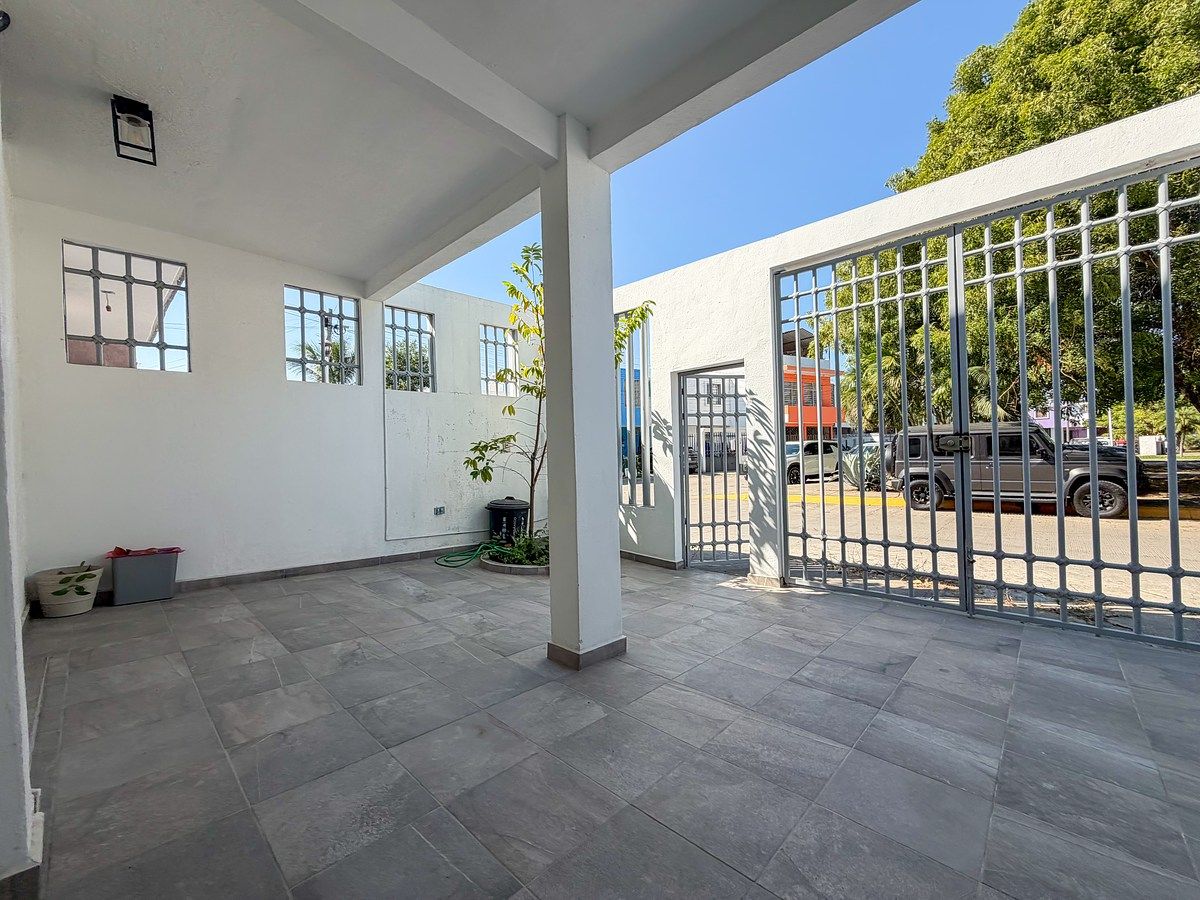 House for Sale with Excellent Location - foto 3