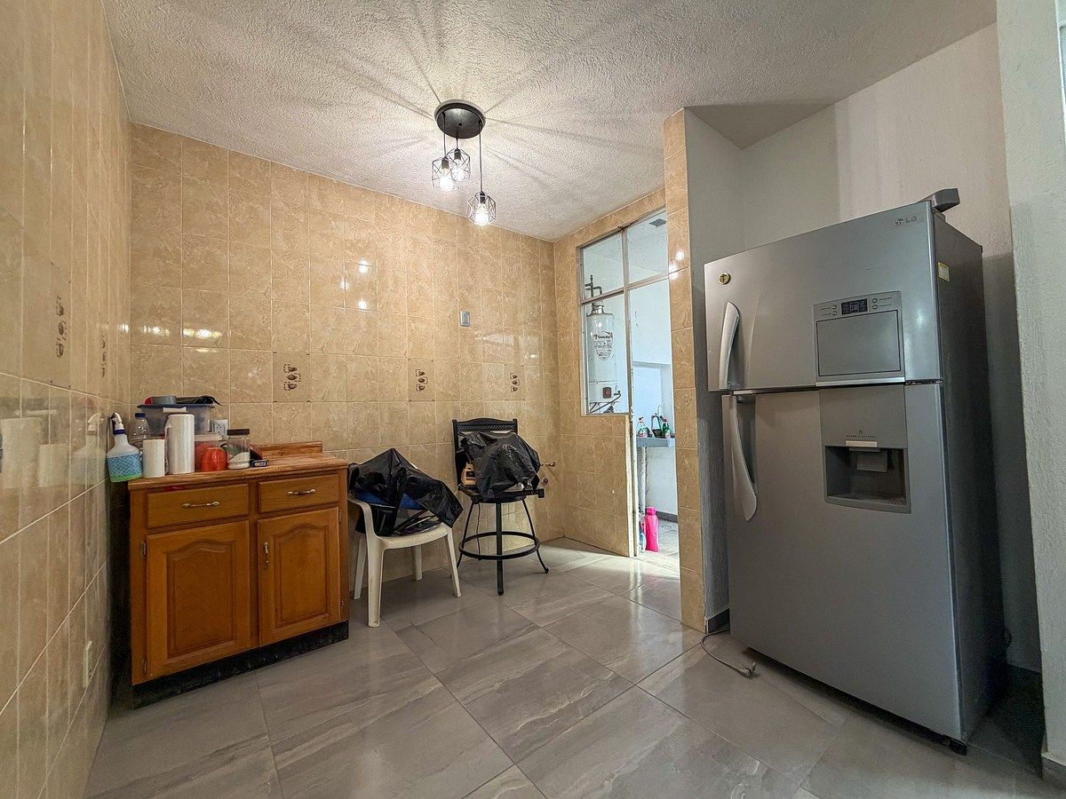 House for Sale with Excellent Location - foto 4