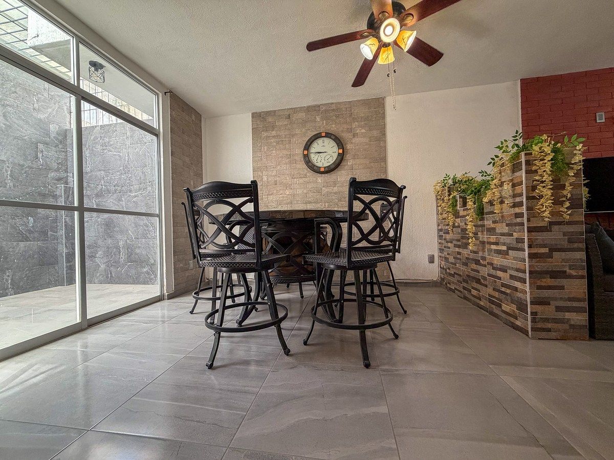 House for Sale with Excellent Location - foto 5