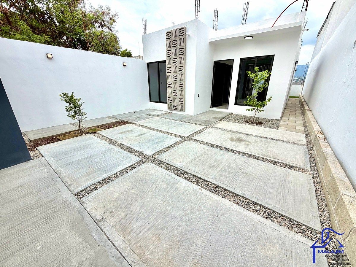 Beautiful House for Sale, Modern Finishes, 1 Level, 2 Bedrooms 1 Bathroom, South East - foto 2