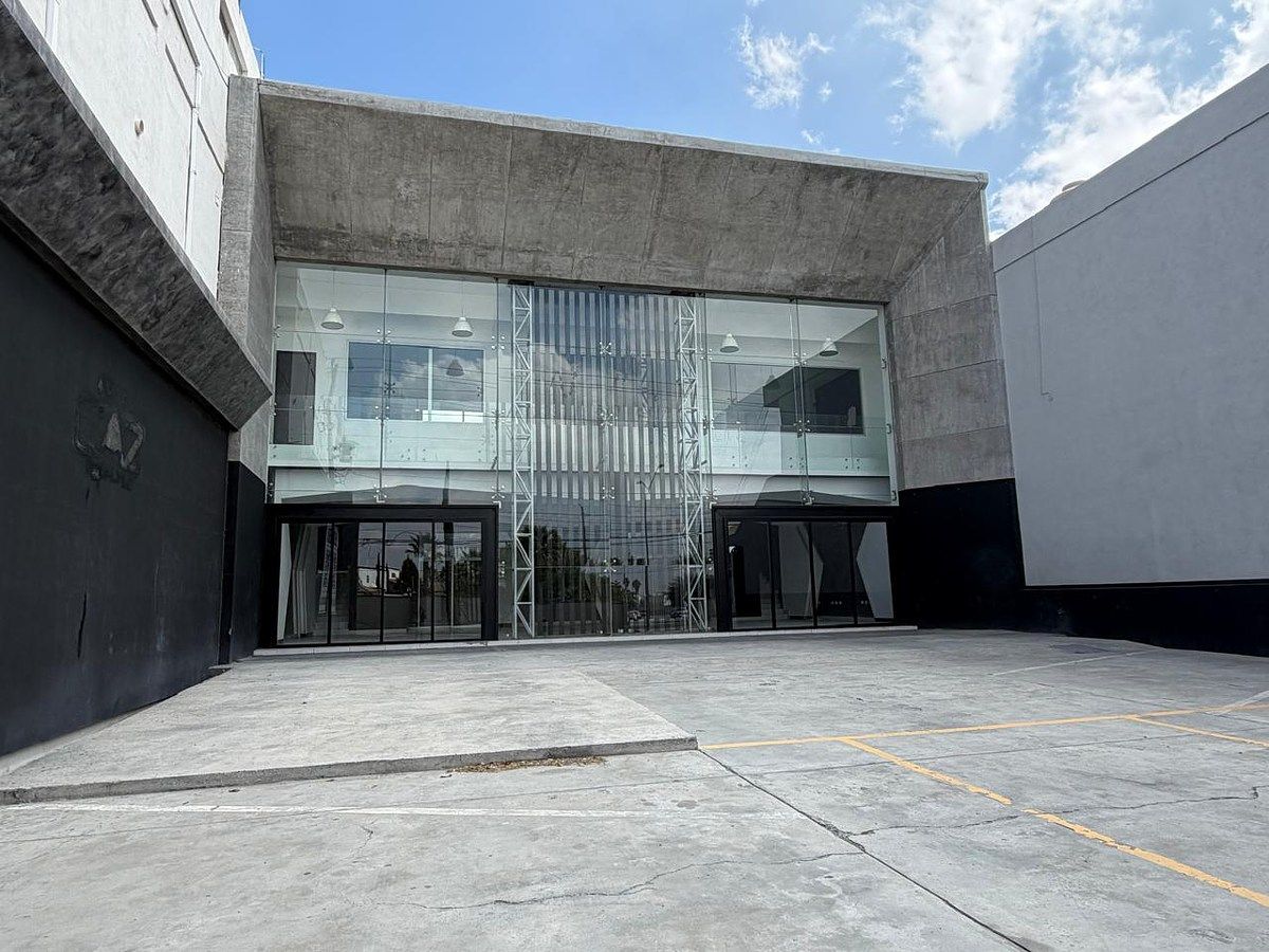Edificio en renta en Blvd. Colosio, foto 1 de 18