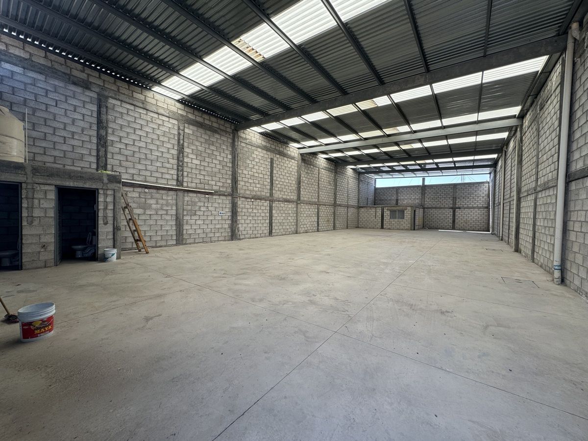 BODEGA INDUSTRIAL con 65kvas y a 5min del Fray Junipero y Zibata, foto 1 de 10