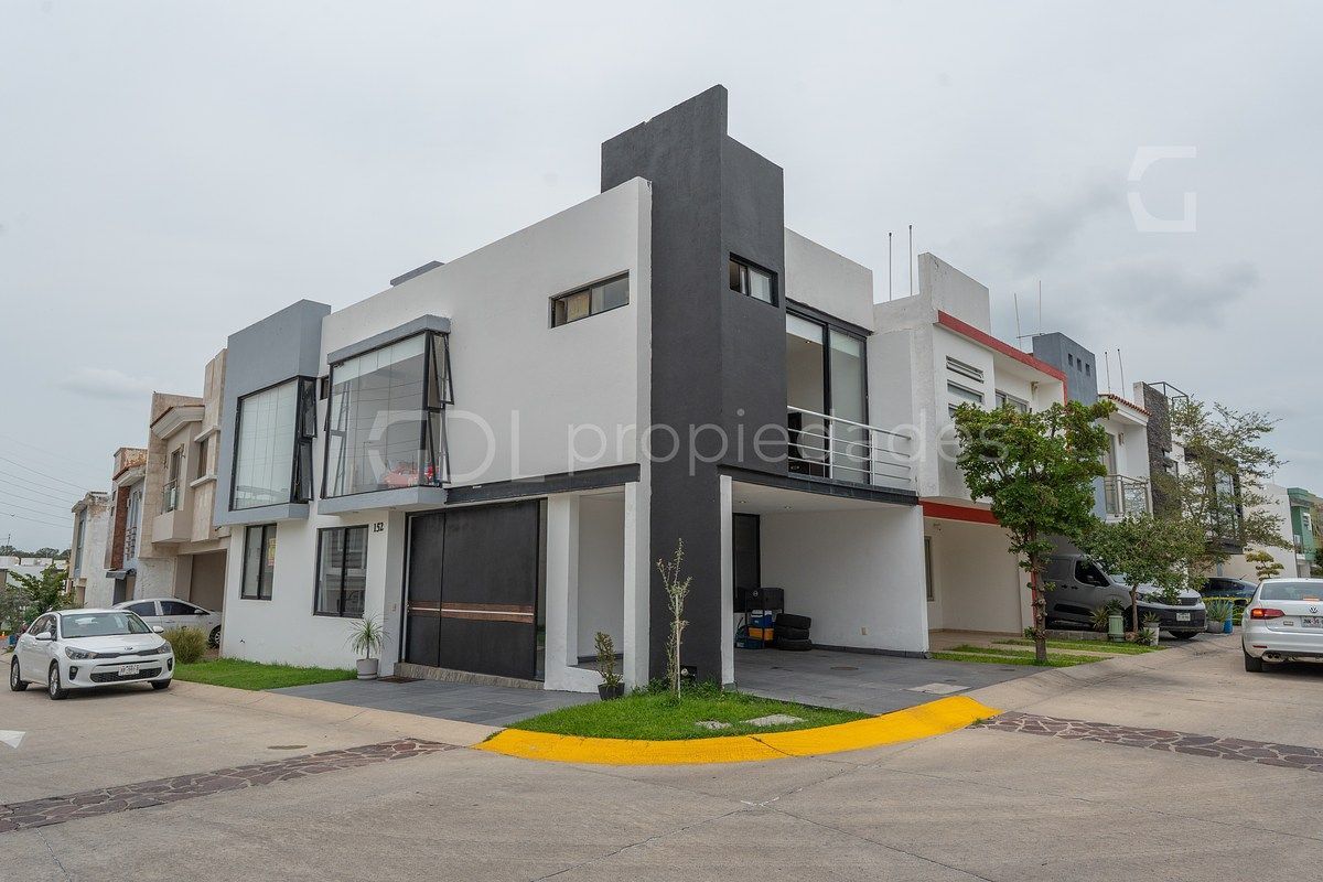 ALTAVISTA BOSQUES CASA EN ESQUINA CON EXCEDENTE - foto 1