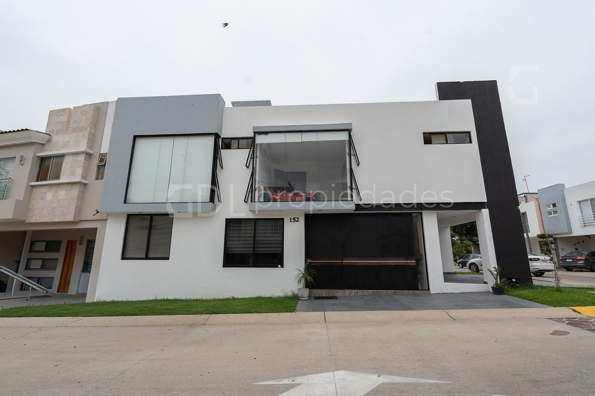 ALTAVISTA BOSQUES CASA EN ESQUINA CON EXCEDENTE - foto 2