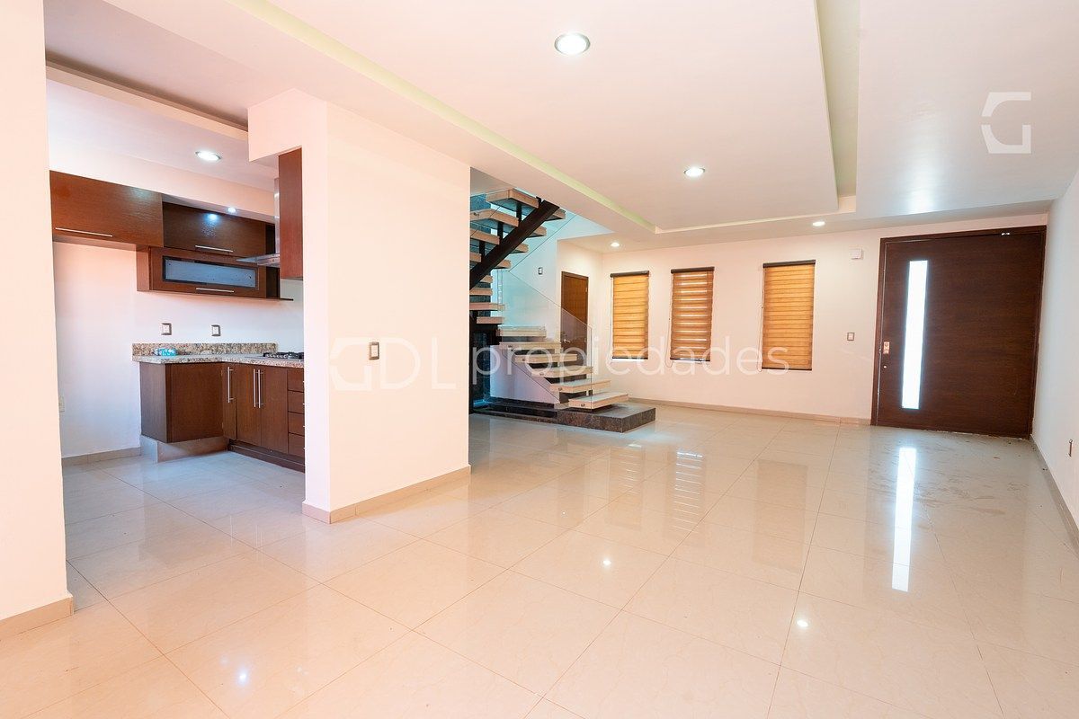 ALTAVISTA BOSQUES CASA MUY AMPLIA EN VENTA - foto 4