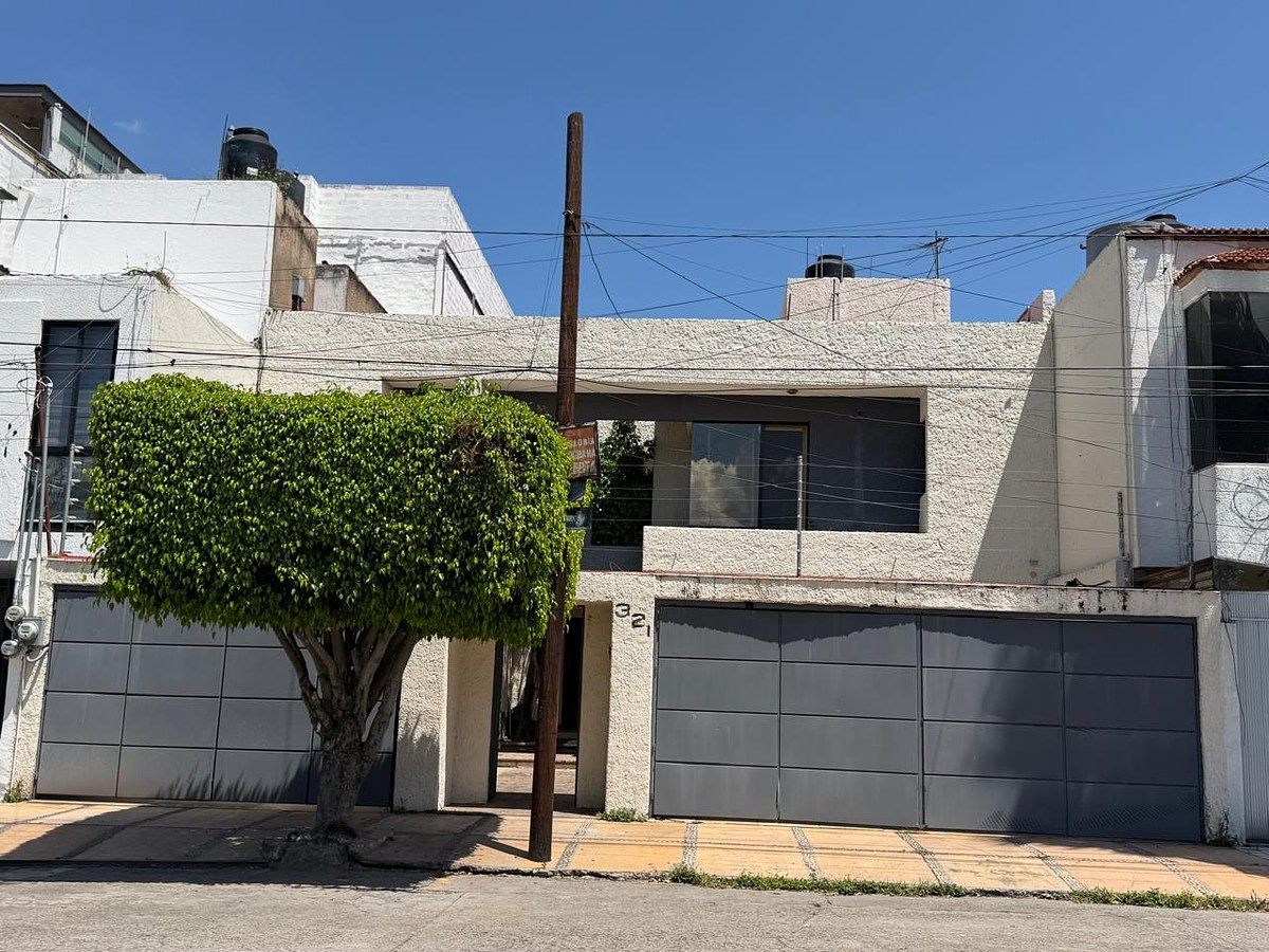Casa en venta, JARDINES DEL BOSQUE, foto 1 de 21