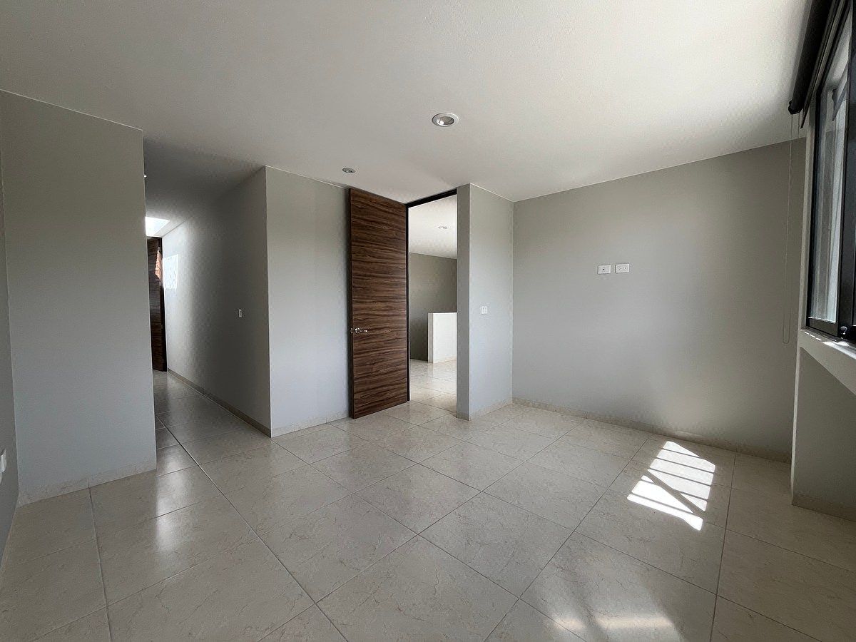 Habitación principal con vestidor y baño completo, foto 5 de 19