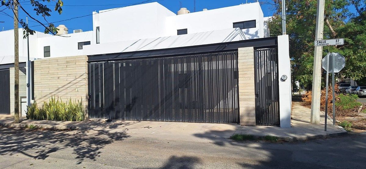 Casa de 4 quartos com Painéis, amplo Pátio e Piscina para Alugar, foto 1 de 22