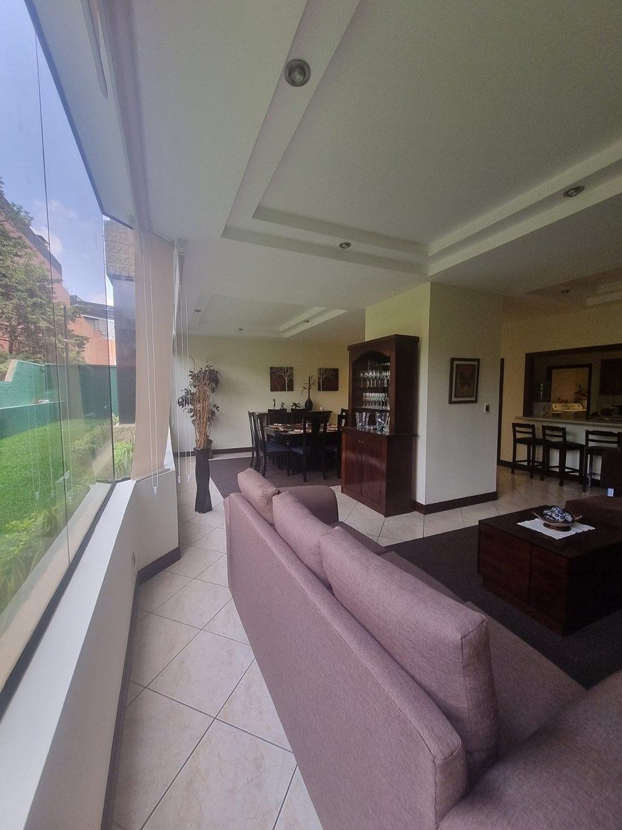Amplio apartamento en zona 10 colonia Oakland - Image 3
