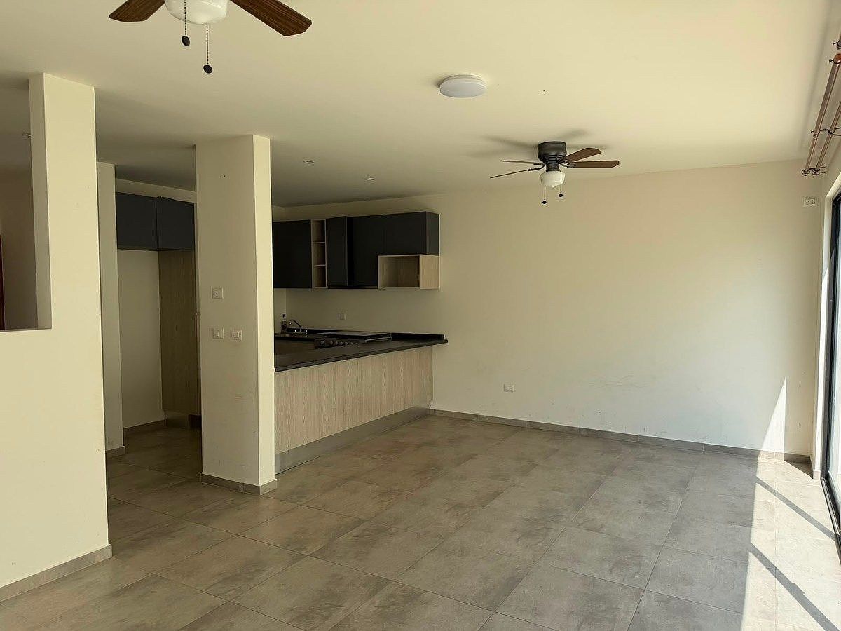 Casa en venta en Adamar, Coto Yucatán. Frente a la casa club - foto 4