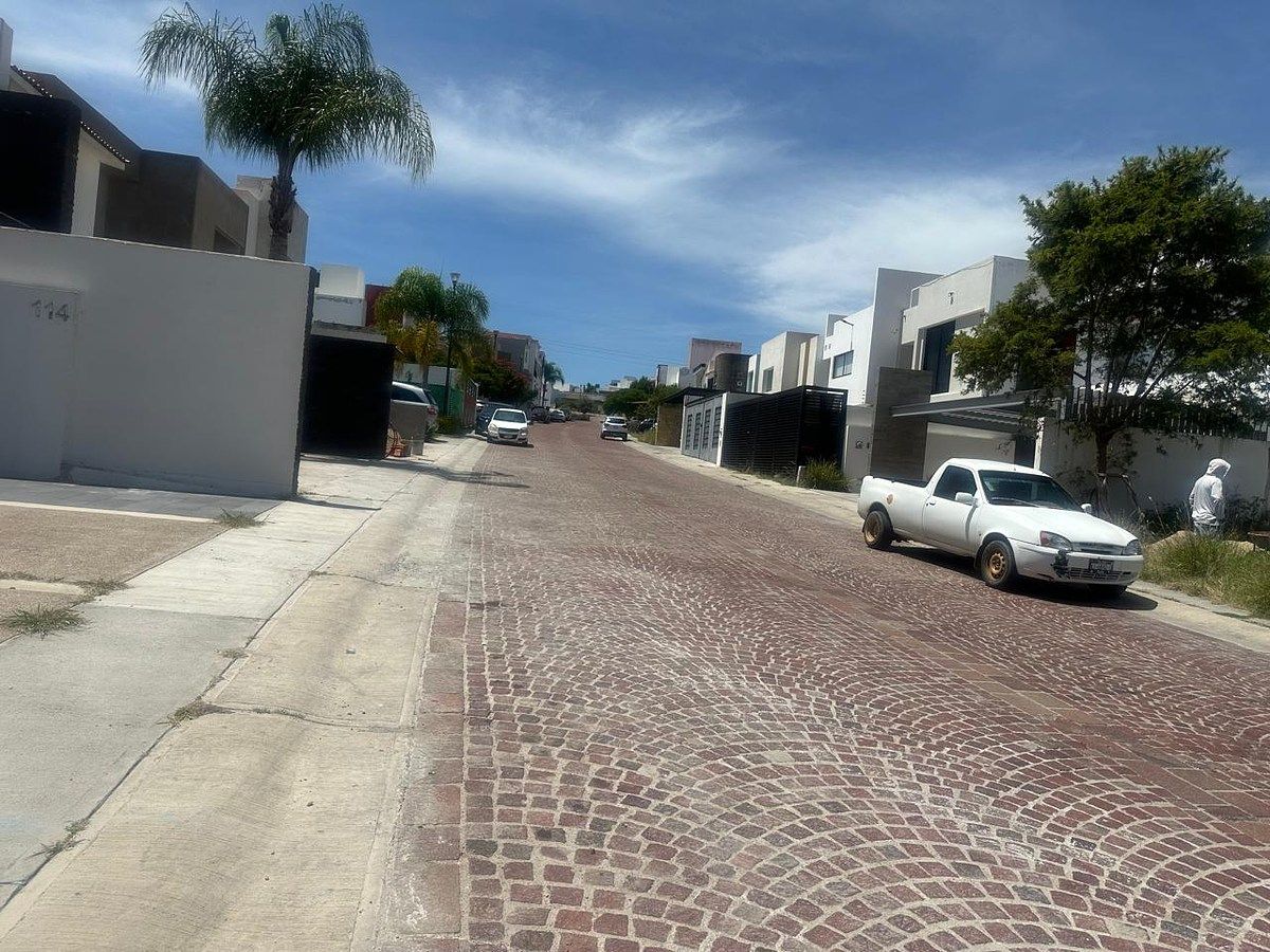 Lot in Cumbres del Lago, Querétaro, photo 2 of 3