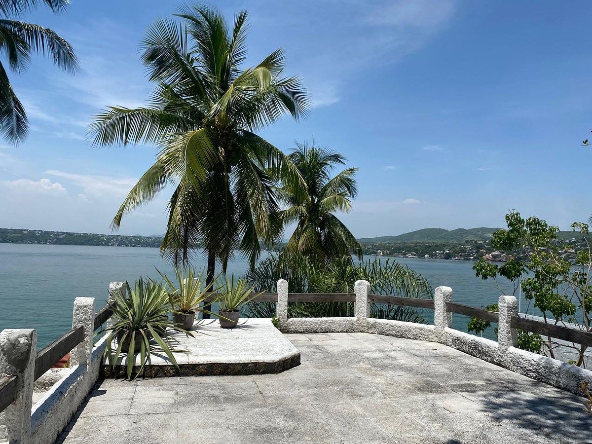 Casa Griega en Venta Frente al Lago de Tequesquitengo, Morelos - foto 1