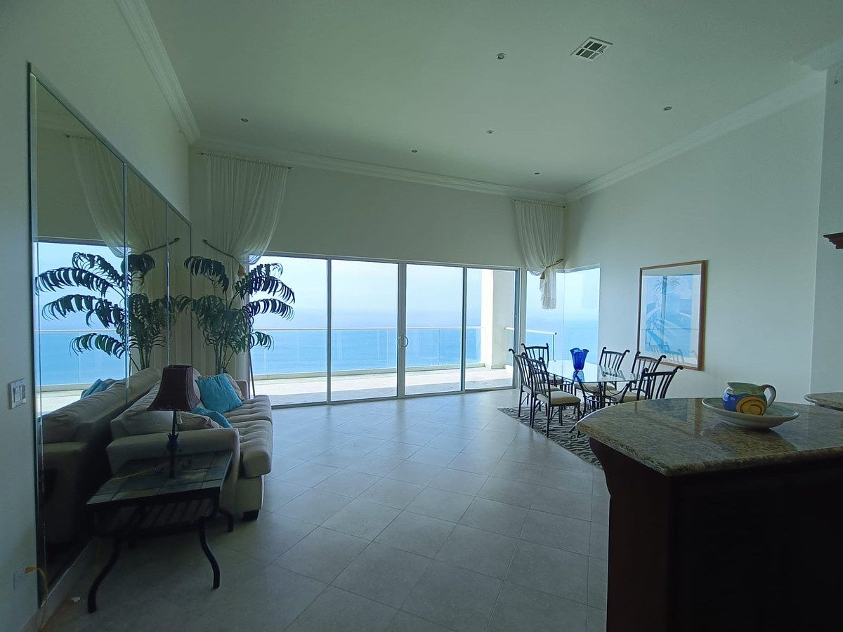 Ático en venta. Gran inversión 1744 pies cuadrados. - foto 4