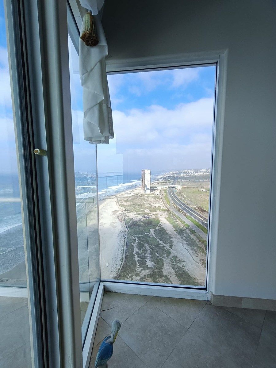 Ático en venta. Gran inversión 1744 pies cuadrados. - foto 2