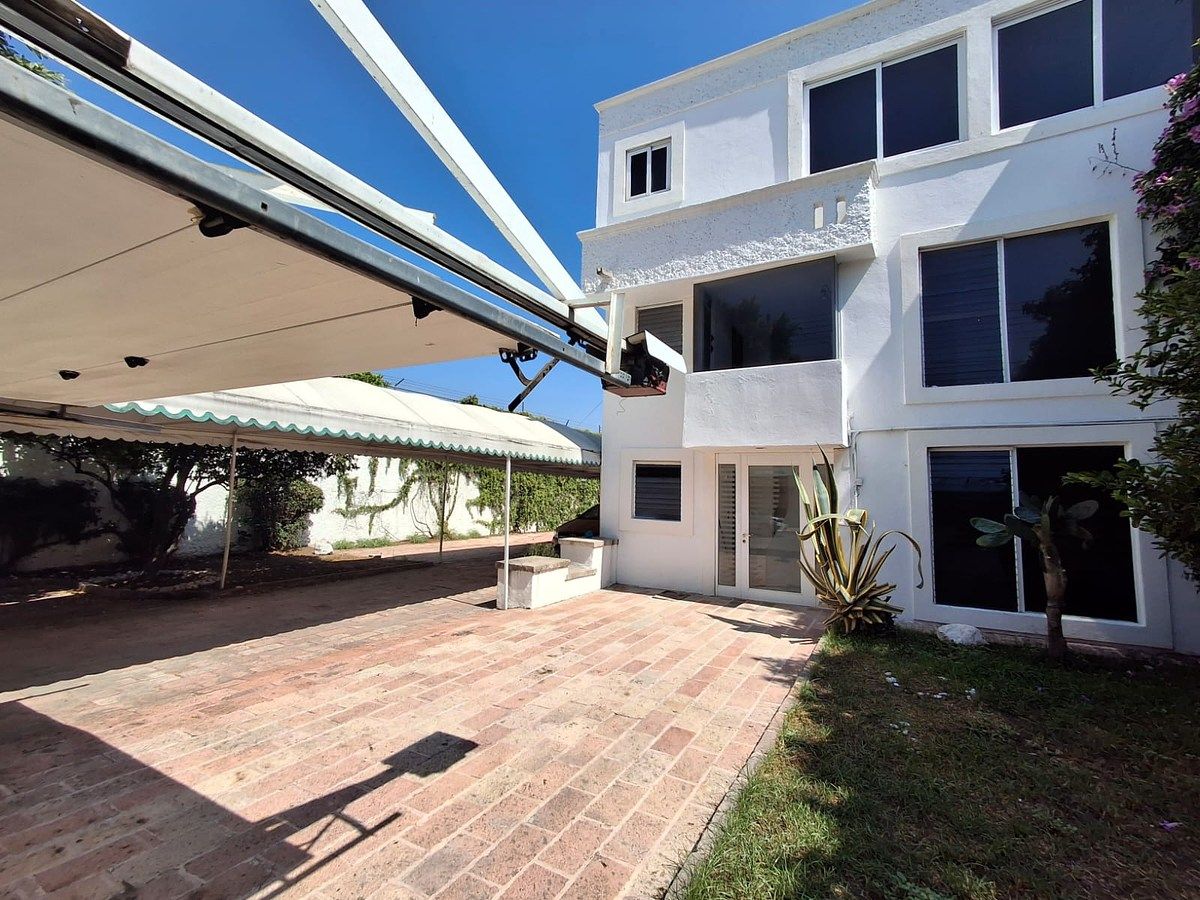 Casa en Venta en zona comercial, Querétaro. Prados del Mirador/A lado prepa sur. - foto 1