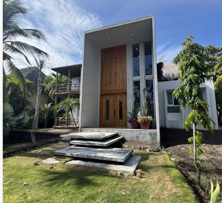 Propiedad Frente al Mar – Casa En venta Monterrico - Image 1