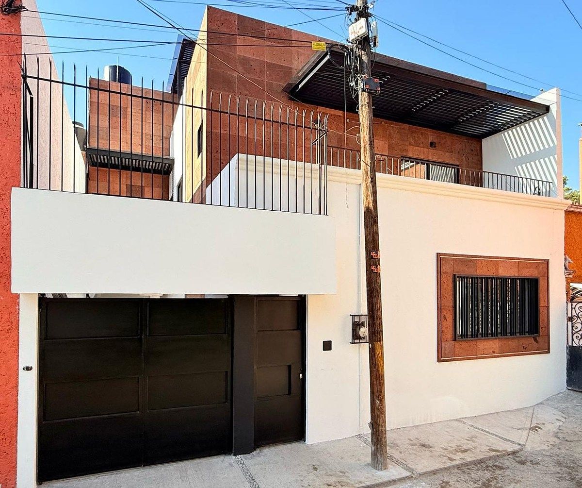 Casa en venta en Clavería, 4 recámaras y amplio Roof Garden - foto 1