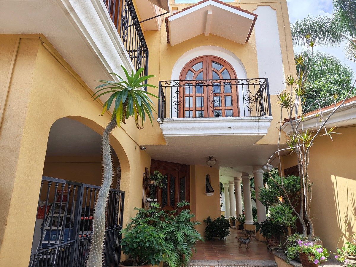 Residencia 4 Récamaras en Bugambilias 1ª Sección, Zapopan $14,500,000
