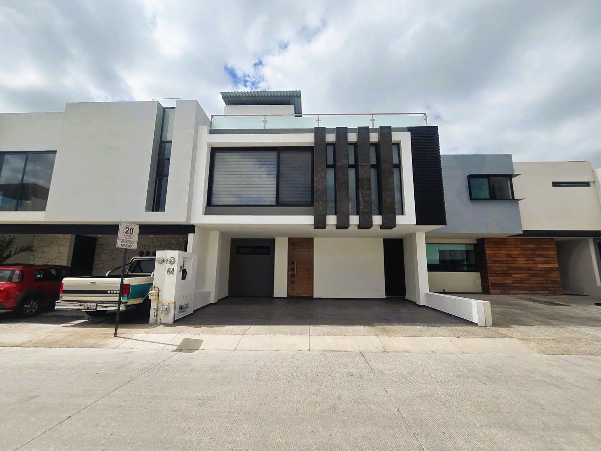 AMPLIA CASA EN VENTA EN CONDOMINIO ZENIT, ALTOS JURIQUILLA - foto 1