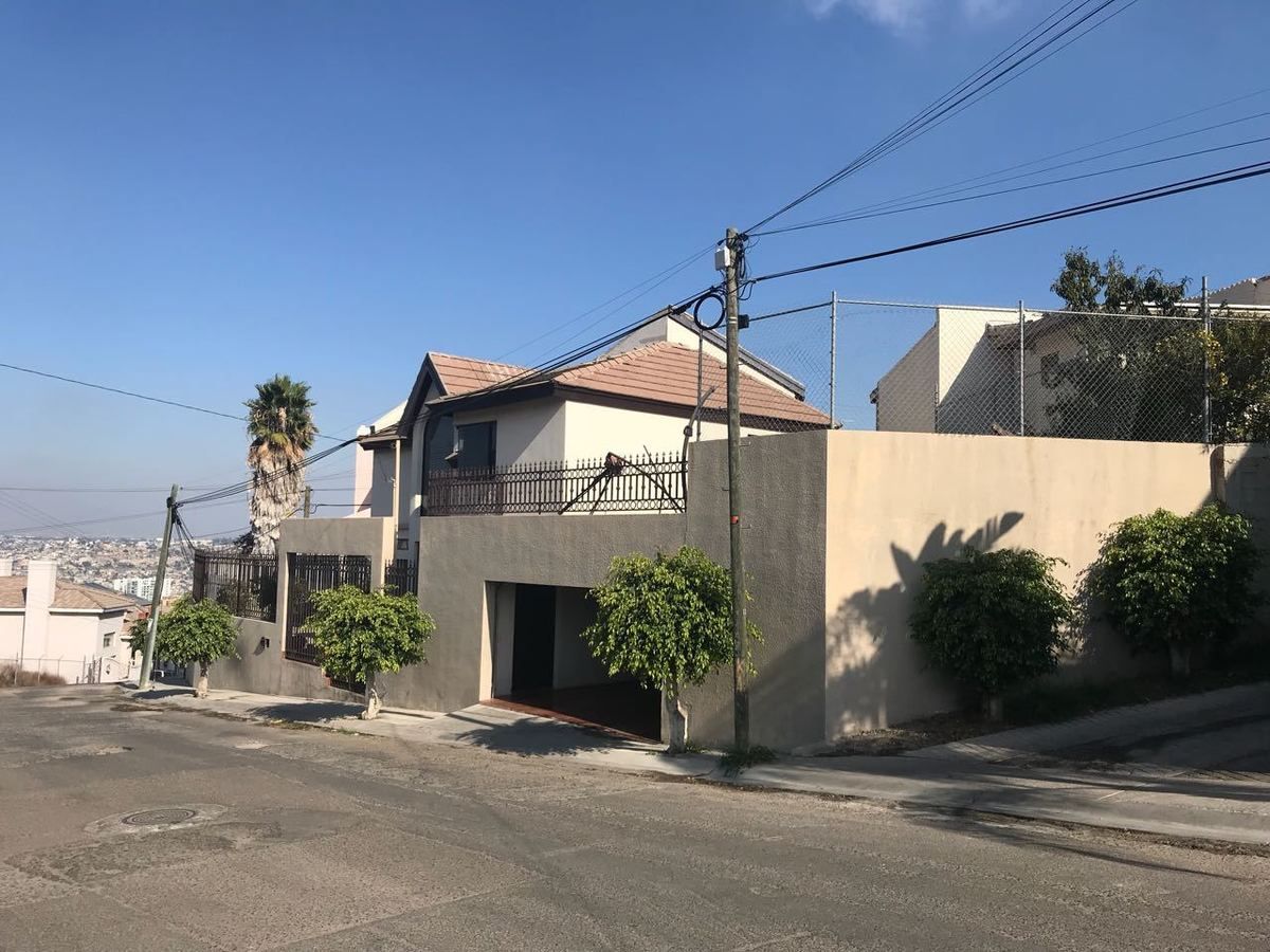 3 de 37: Casa en sexta seccion lomas agua caliente.