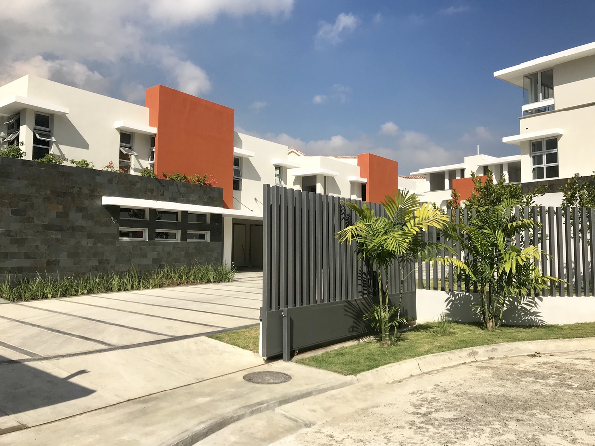 3 de 24: Proyecto Cerrado ubicado en calle sin salida