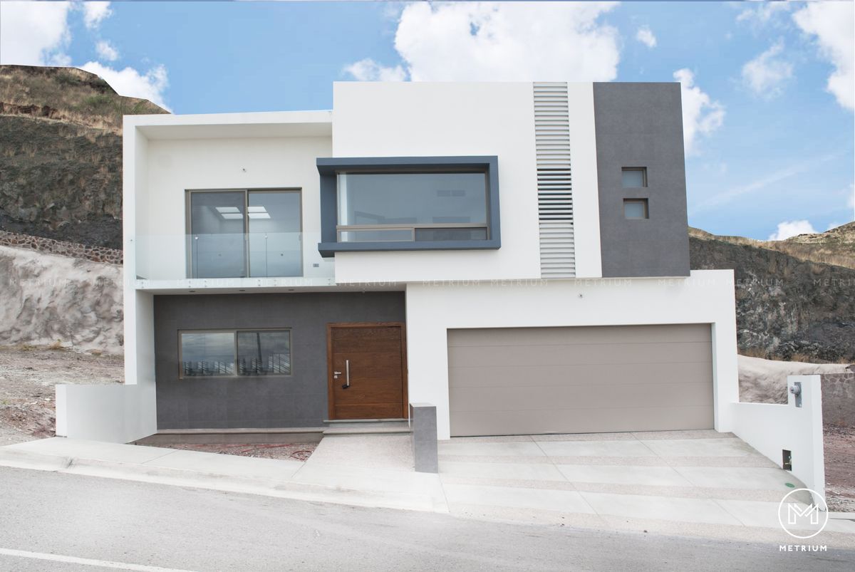 1 de 22: Fachada frontal
