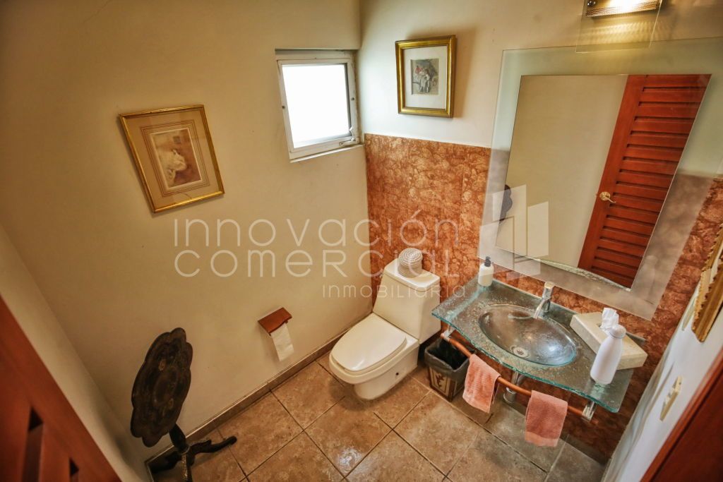 12 de 38: Baño visitas