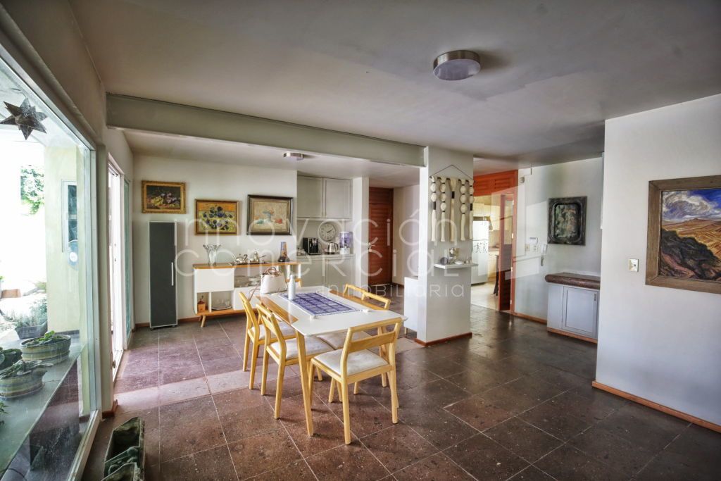 7 de 38: Area de comedor con vista al jardín