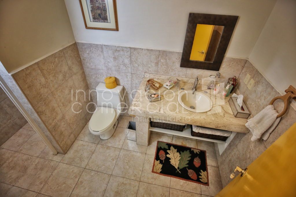 14 de 38: Baño completo rec planta baja