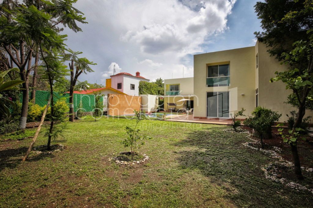 16 de 38: Jardín