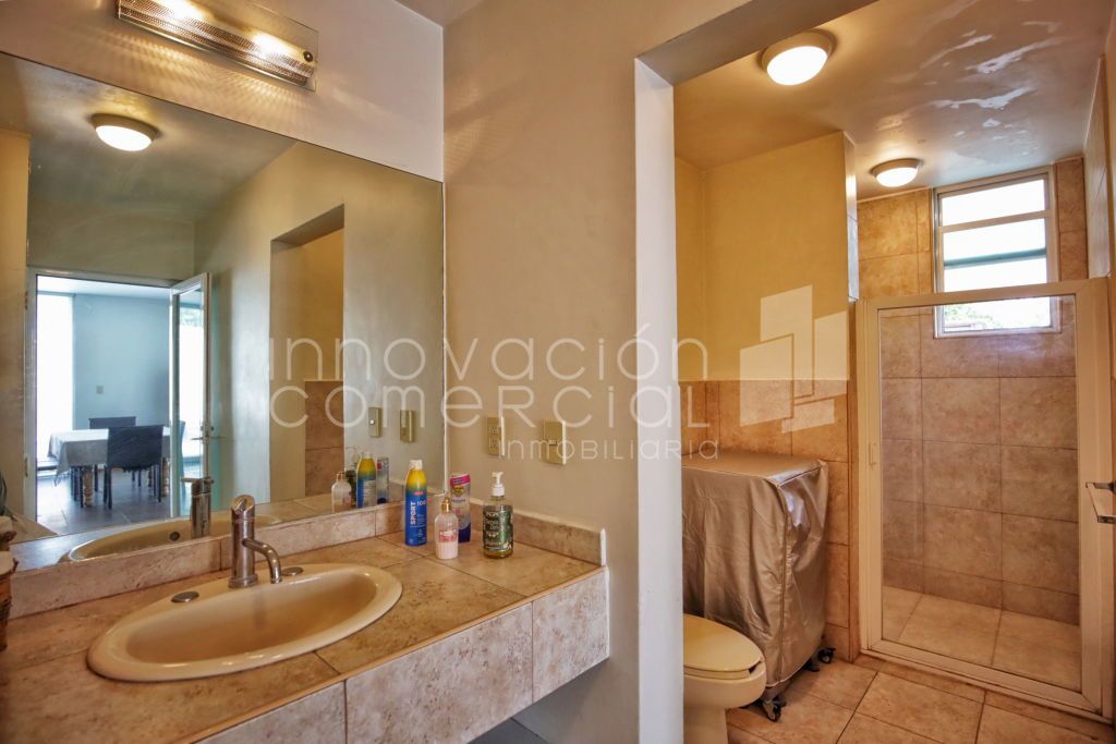 37 de 38: Baño completo