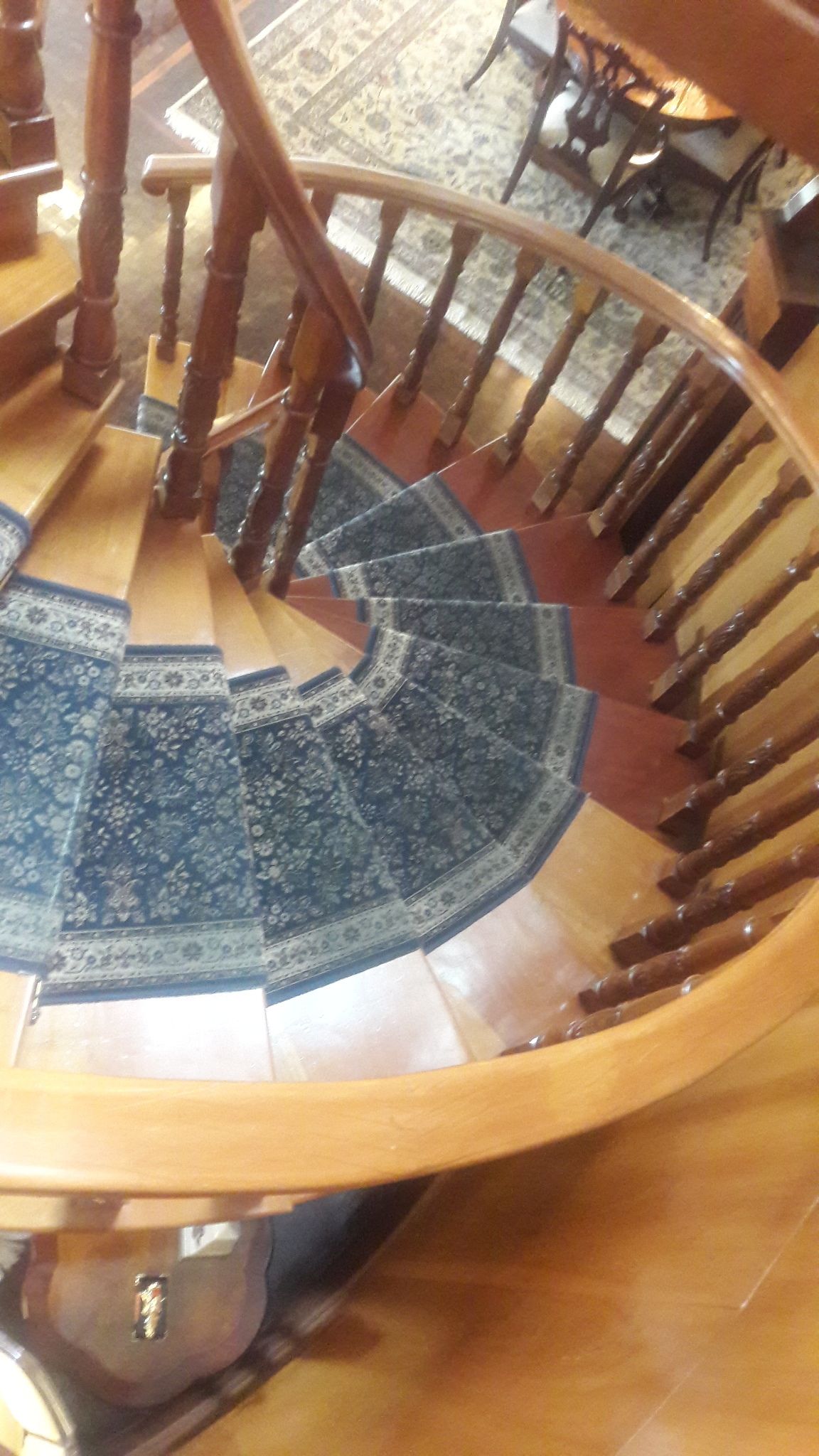 15 of 47: ESCALERA EN MADERA