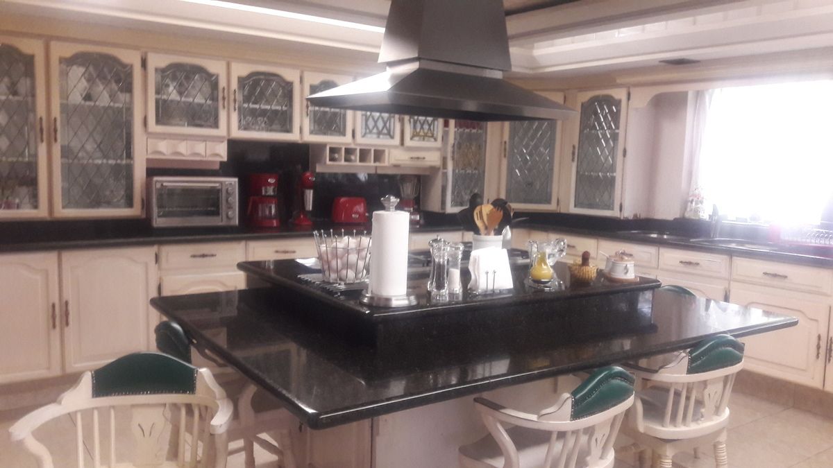 19 of 47: ISLA EN COCINA