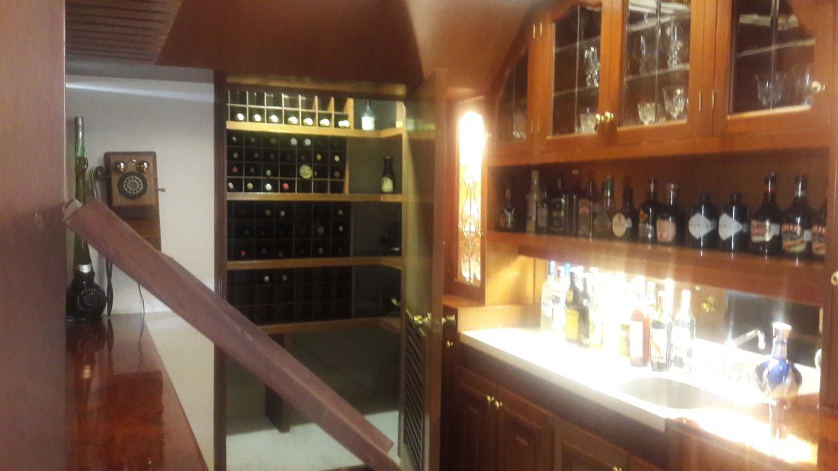 23 of 47: CAVA Y BAR