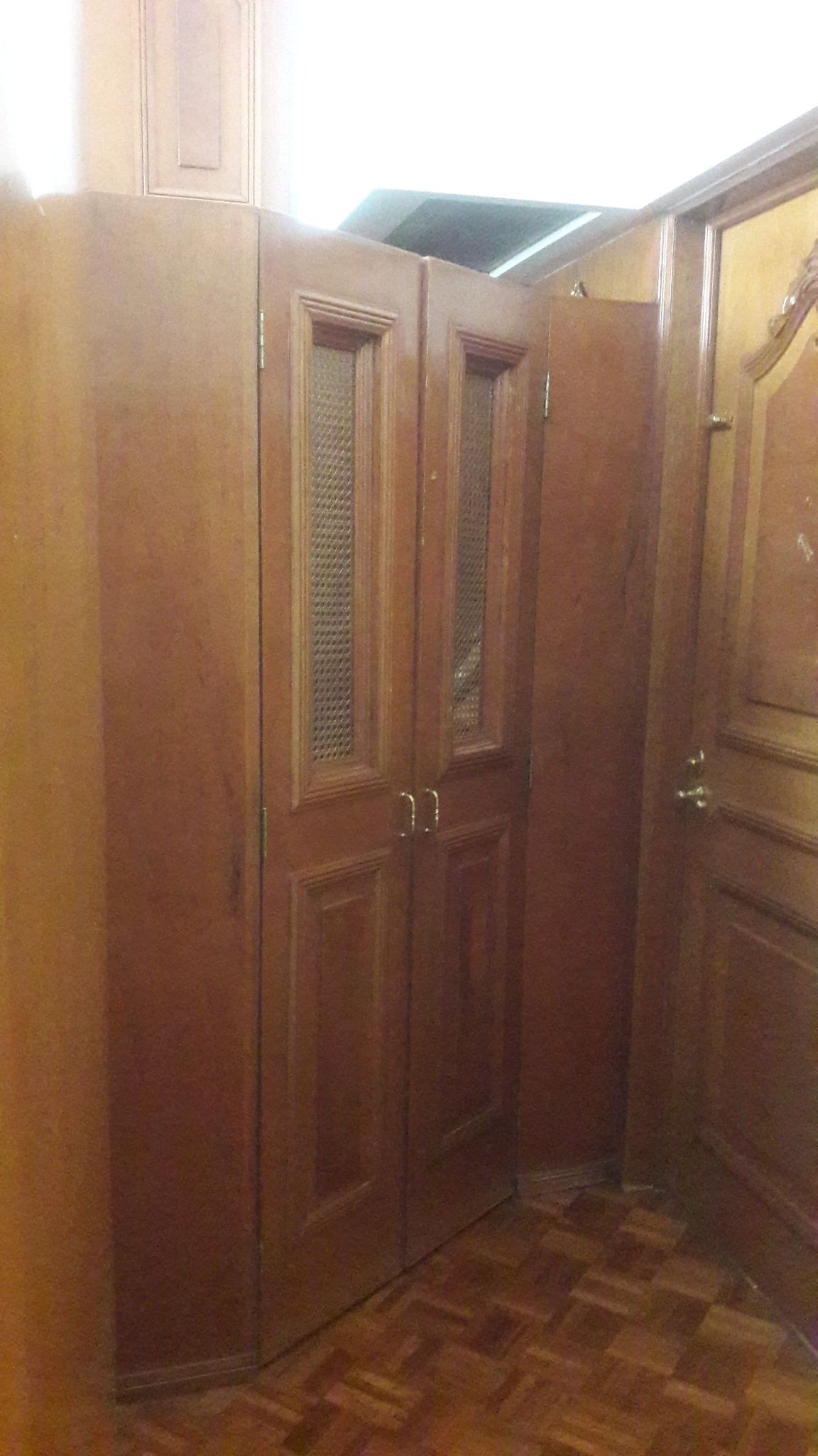36 of 47: VESTIDOR