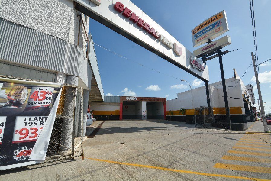 2 de 18: Terreno comercial en avenida principal