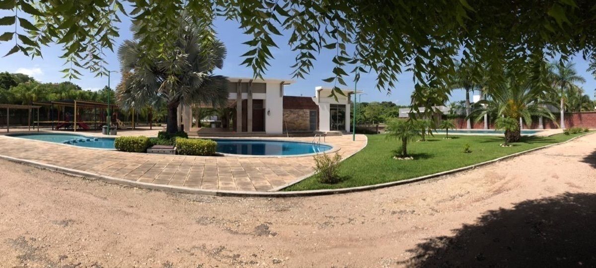 3 de 19: Se vende Terreno en San Patricio área común alberca jardin