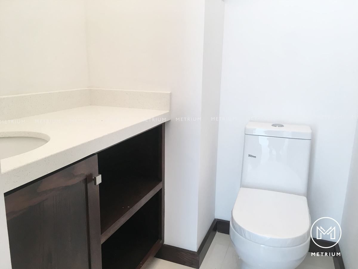 4 de 19: Medio Baño