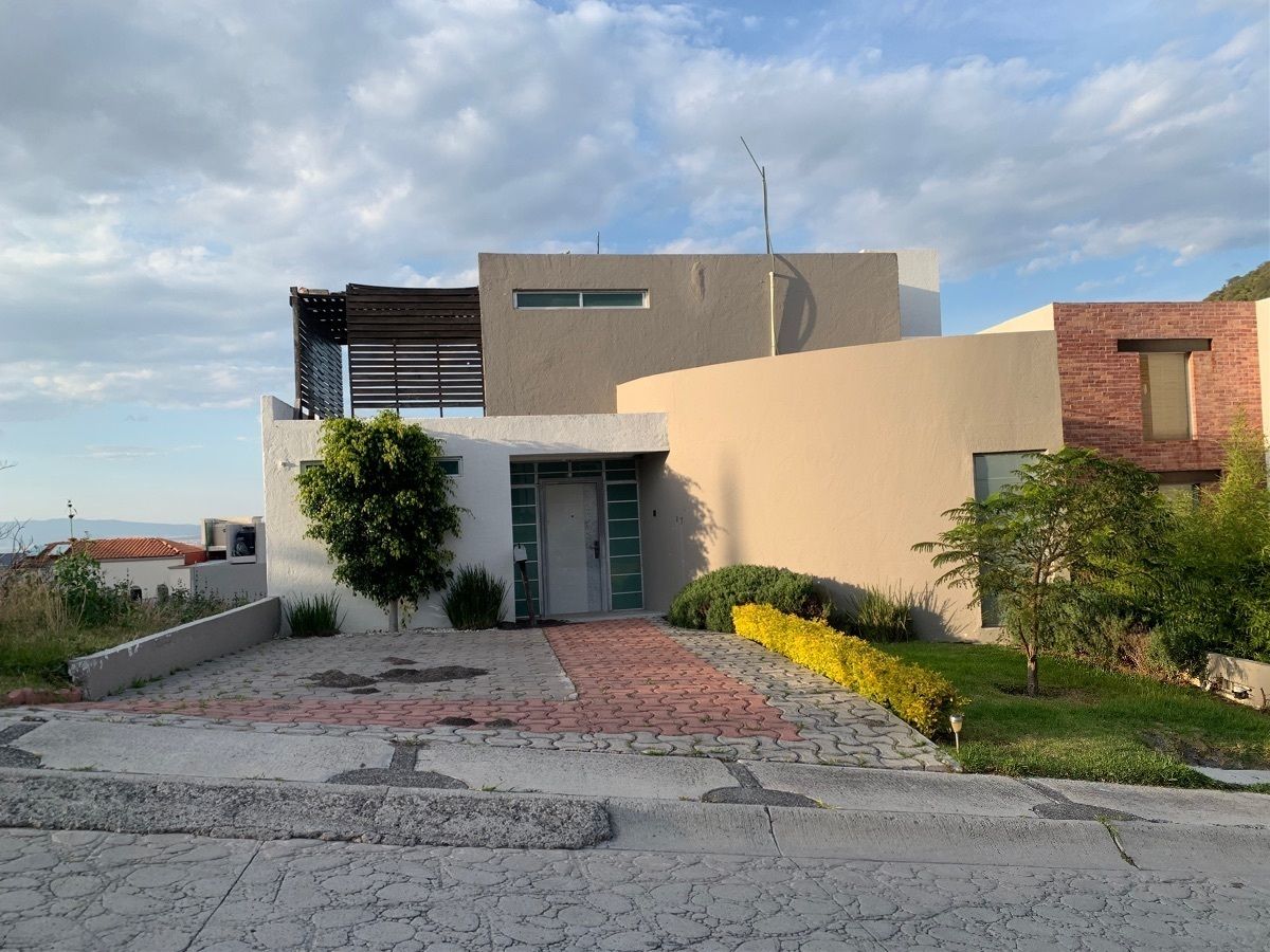 VENTA CASA TIPO LOFT EN CUMBRES DEL CIMATARIO | EasyBroker