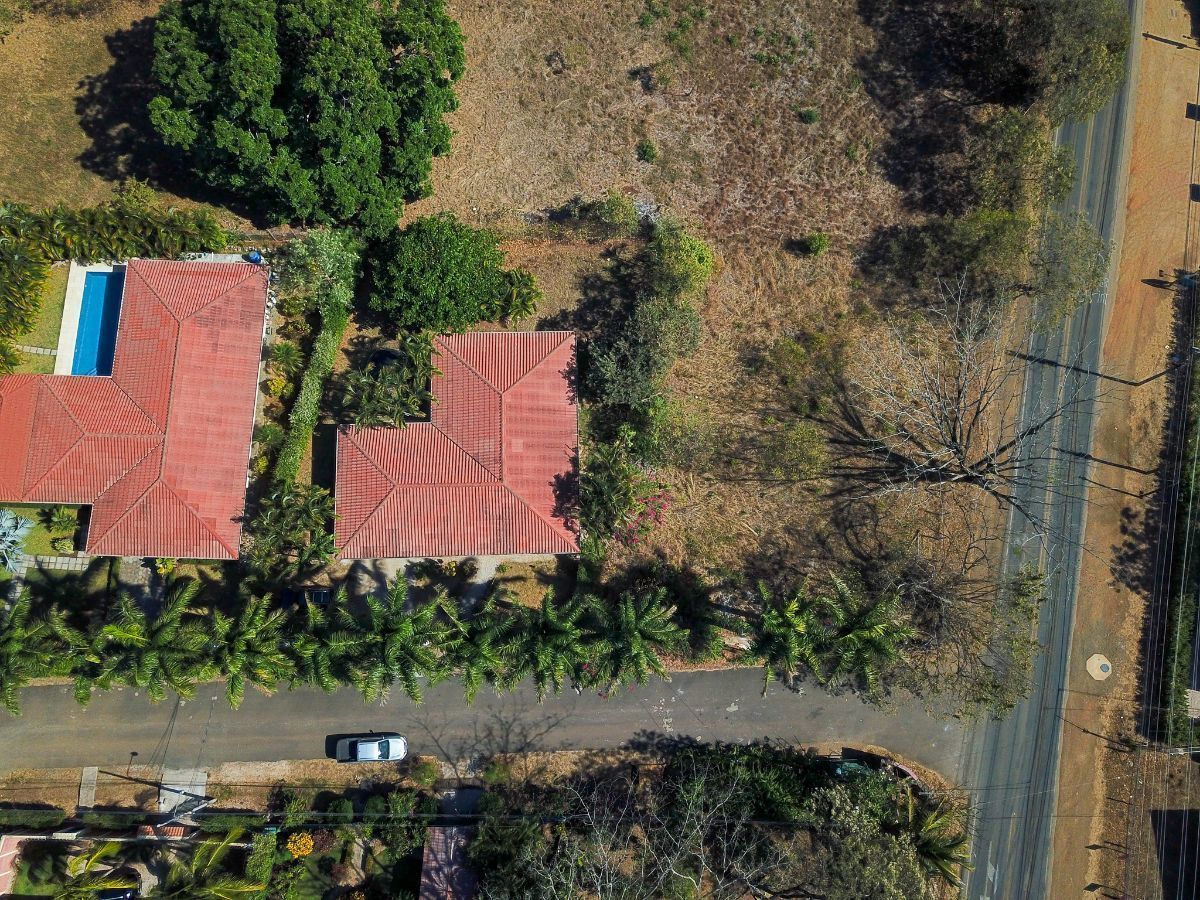 18 de 18: Aerial view of the house and lot