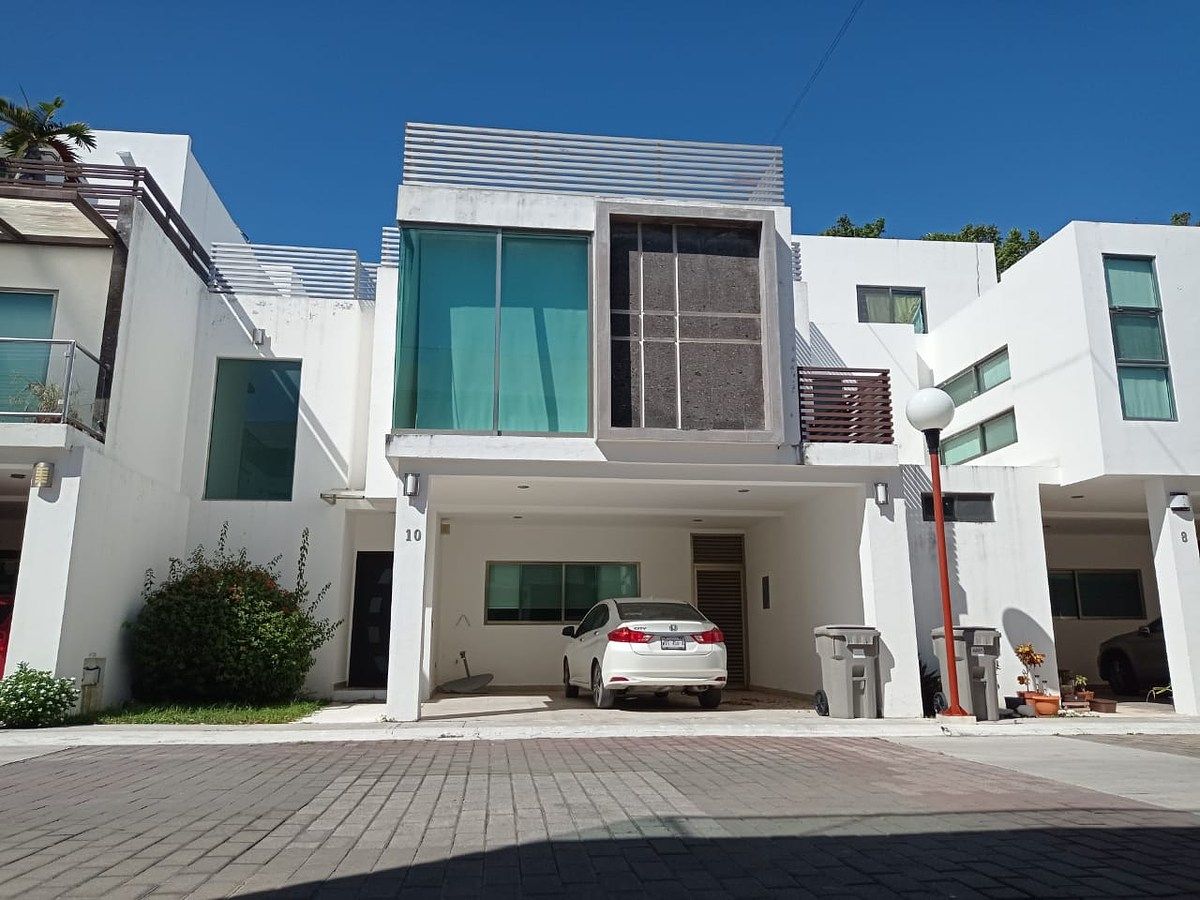 CASA AMUEBLADA EN RENTA PRIV. TURQUEZAS. 3Rec., foto 1 de 17